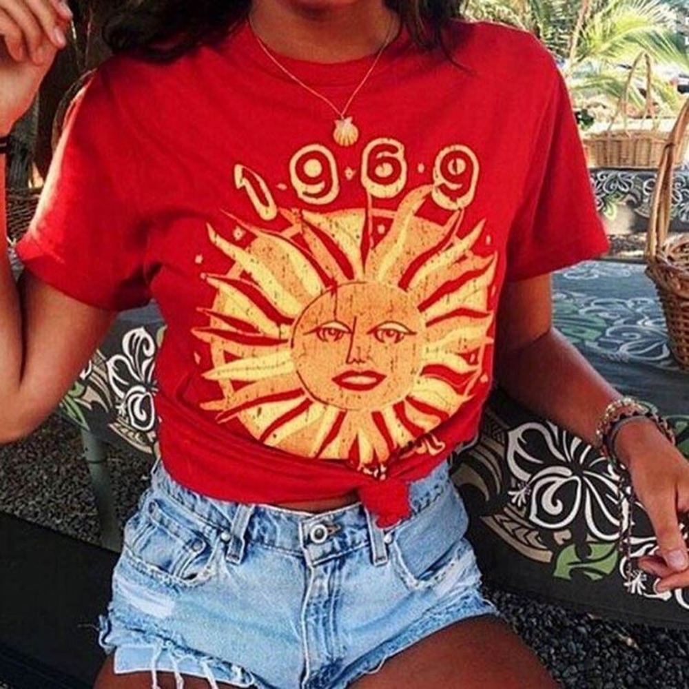 Mystery graphic tee 👀 - Picture 2 of 6